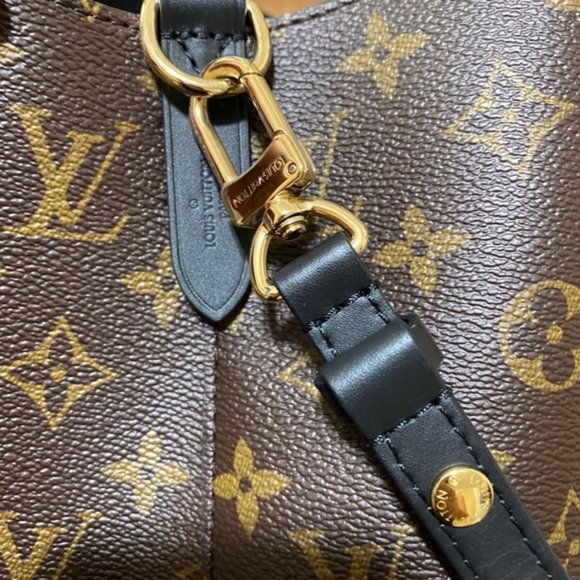 Authentic Louis Vuitton Neo Noe in Noir - Picture 6 of 14